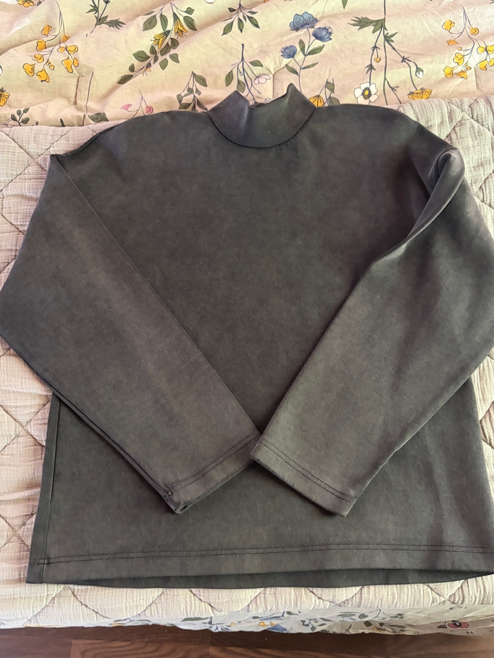 Zara Men's Crewneck Sweater in Dark Charcoal